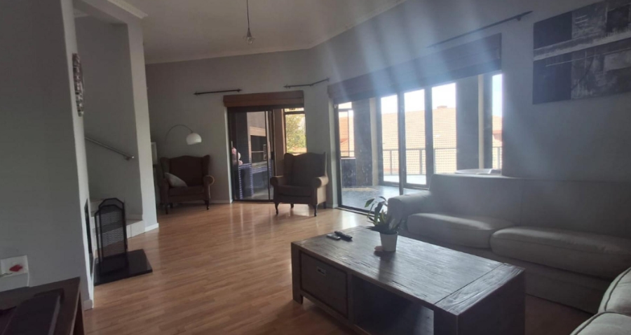 4 Bedroom Property for Sale in Kloofendal Gauteng