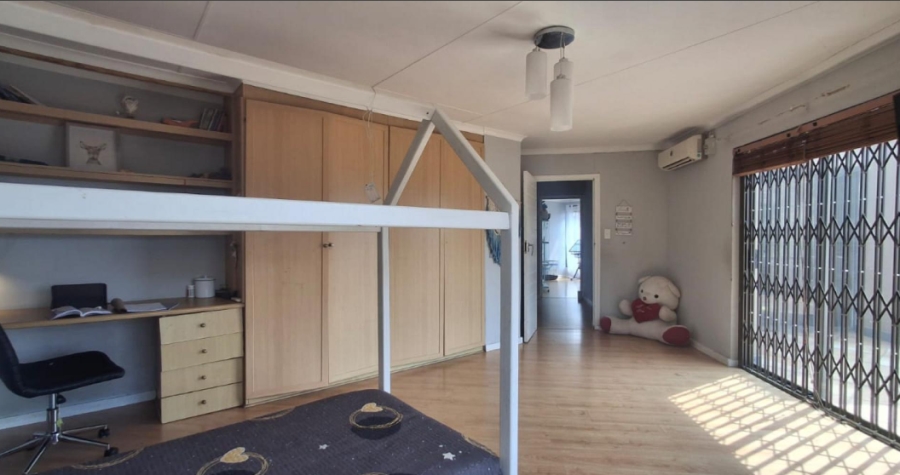4 Bedroom Property for Sale in Kloofendal Gauteng