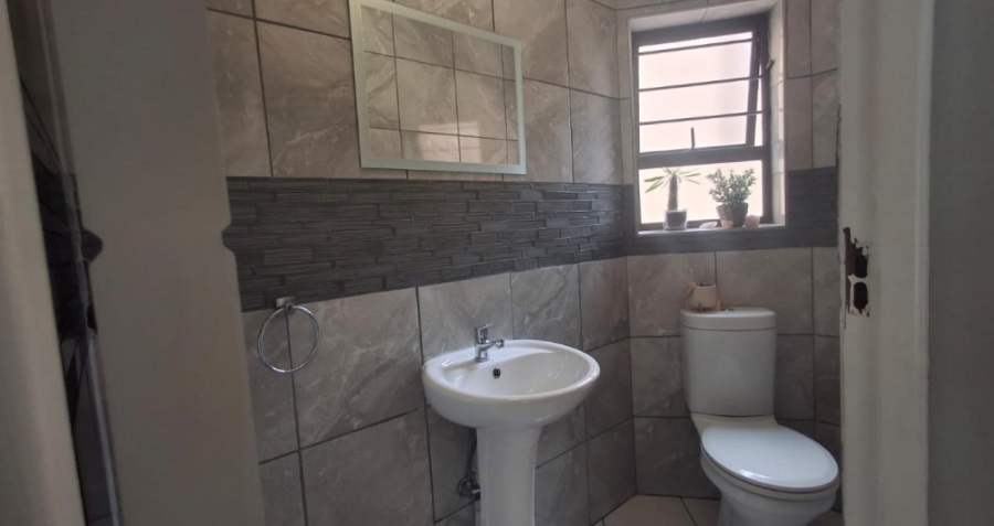 4 Bedroom Property for Sale in Kloofendal Gauteng