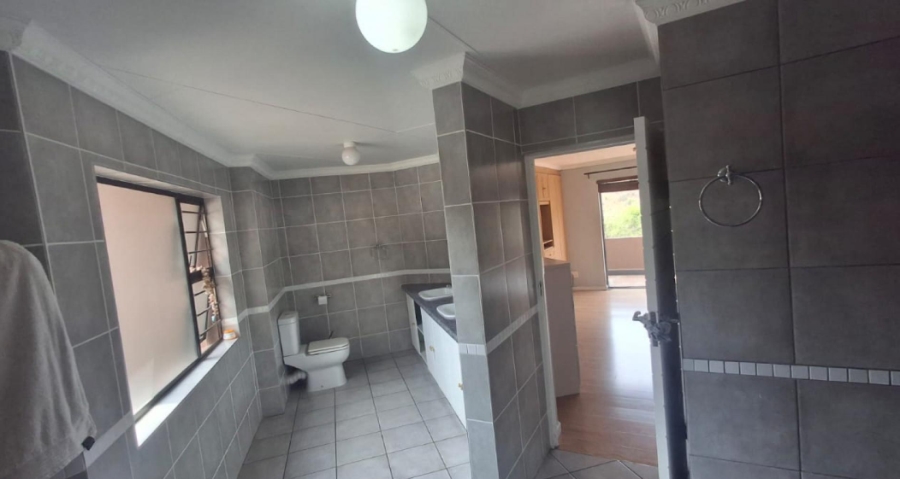 4 Bedroom Property for Sale in Kloofendal Gauteng