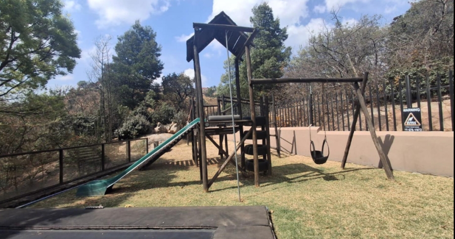 4 Bedroom Property for Sale in Kloofendal Gauteng