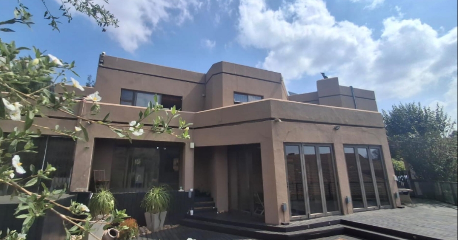 4 Bedroom Property for Sale in Kloofendal Gauteng
