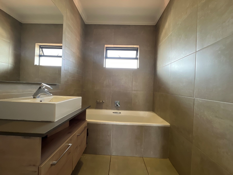 2 Bedroom Property for Sale in Six Fountains Residential Estate Gauteng