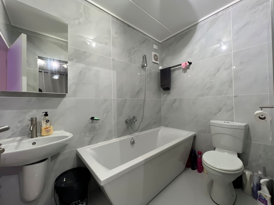 2 Bedroom Property for Sale in Mooikloof Gauteng