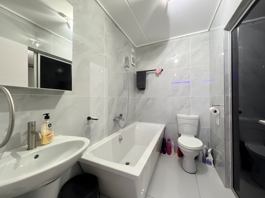 2 Bedroom Property for Sale in Mooikloof Gauteng