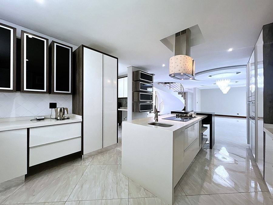 5 Bedroom Property for Sale in Lombardy Estate Gauteng