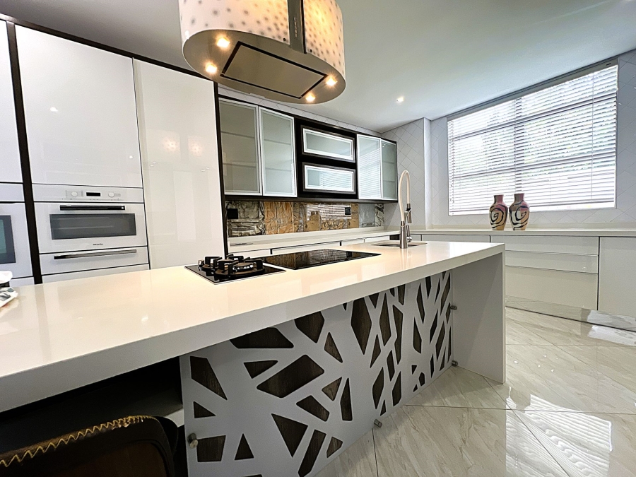 5 Bedroom Property for Sale in Lombardy Estate Gauteng