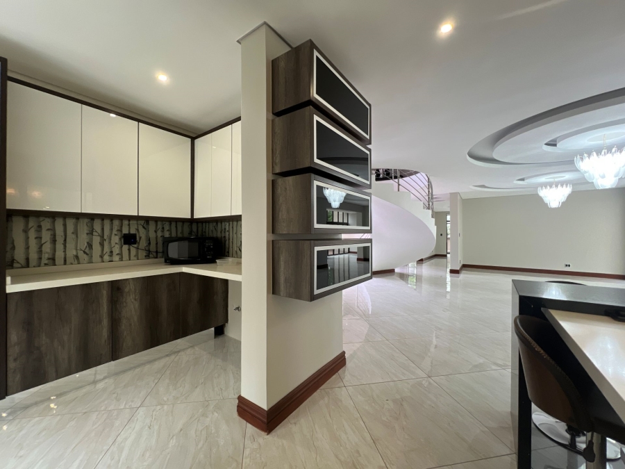 5 Bedroom Property for Sale in Lombardy Estate Gauteng