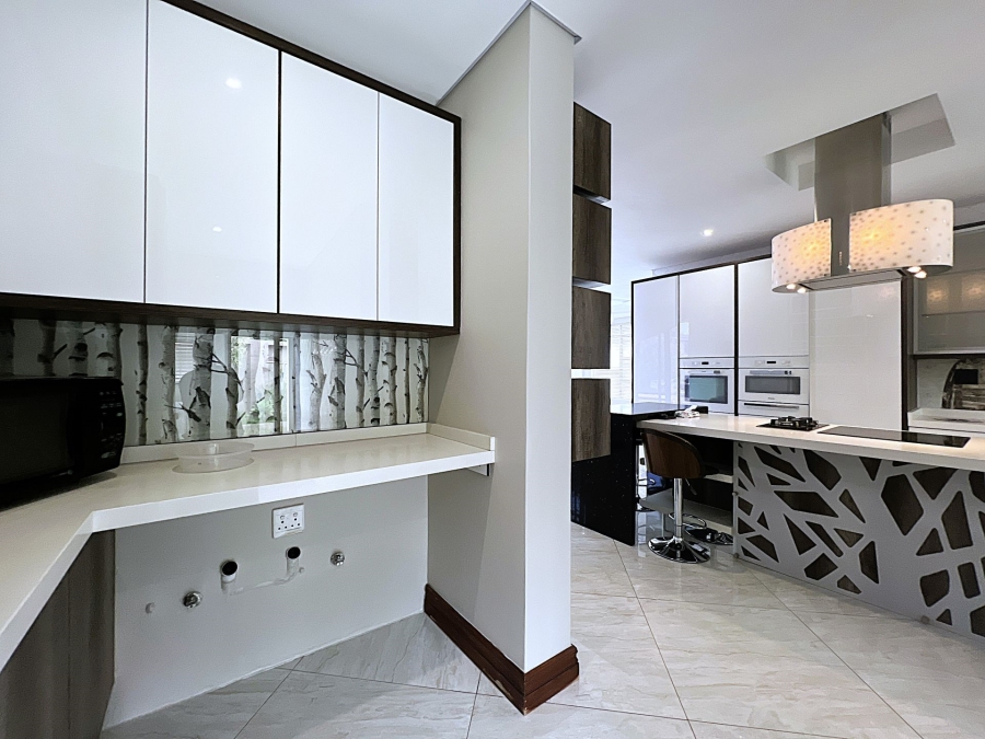 5 Bedroom Property for Sale in Lombardy Estate Gauteng