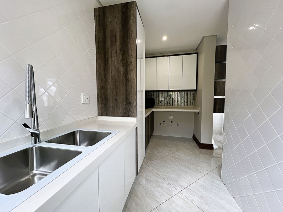 5 Bedroom Property for Sale in Lombardy Estate Gauteng