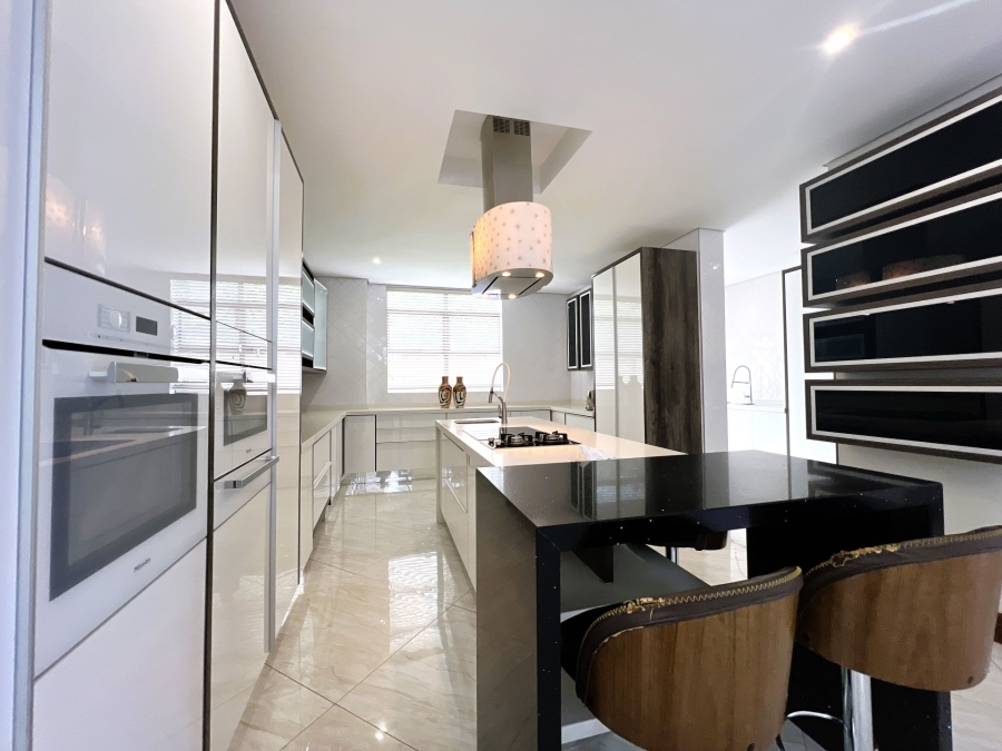 5 Bedroom Property for Sale in Lombardy Estate Gauteng