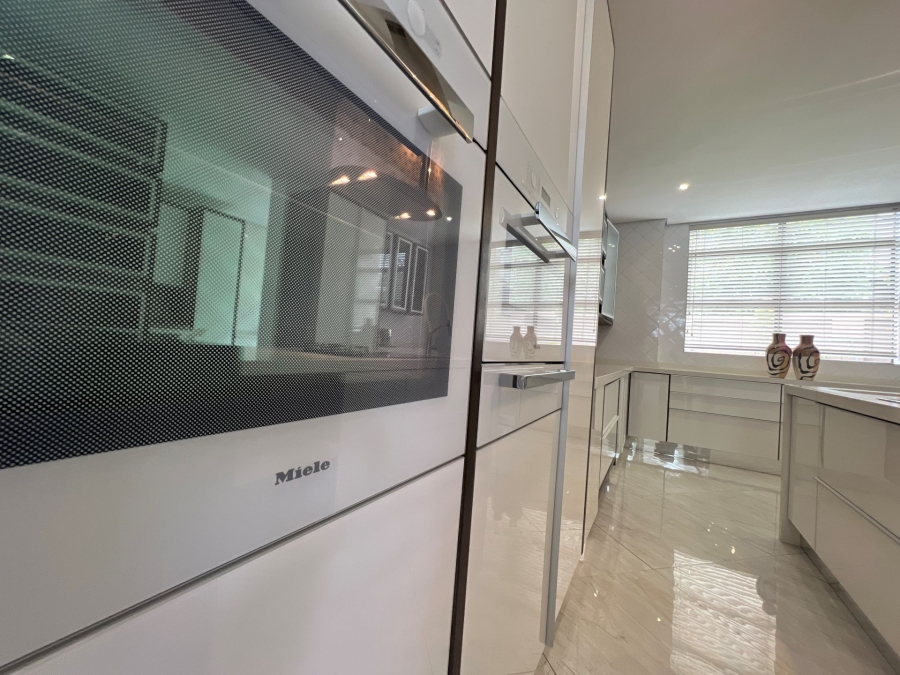 5 Bedroom Property for Sale in Lombardy Estate Gauteng