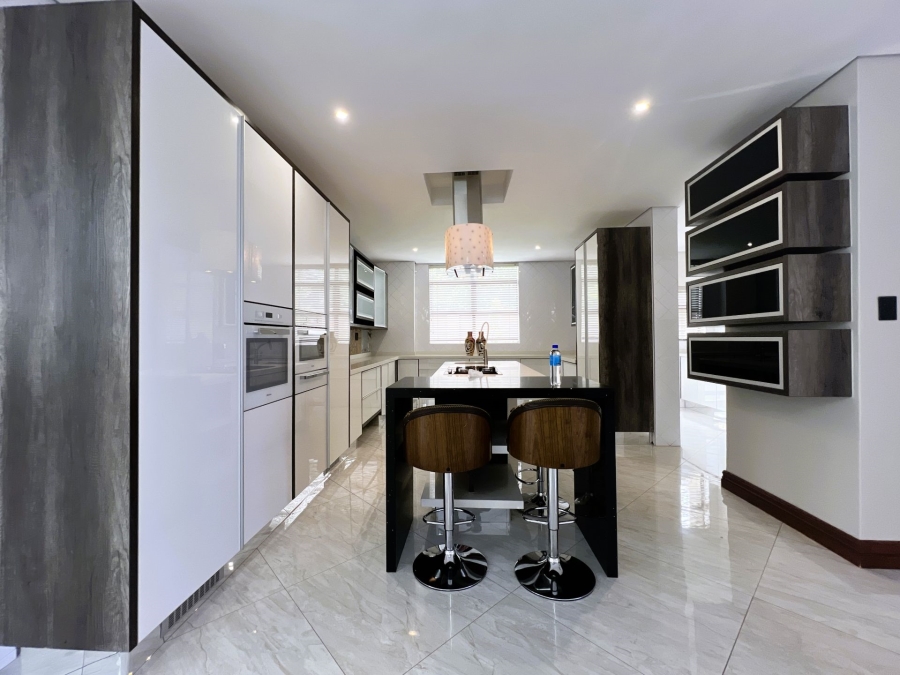 5 Bedroom Property for Sale in Lombardy Estate Gauteng