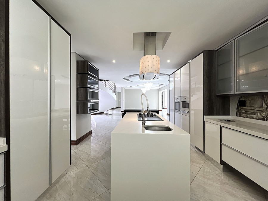 5 Bedroom Property for Sale in Lombardy Estate Gauteng