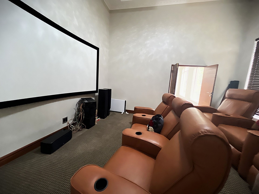 5 Bedroom Property for Sale in Lombardy Estate Gauteng