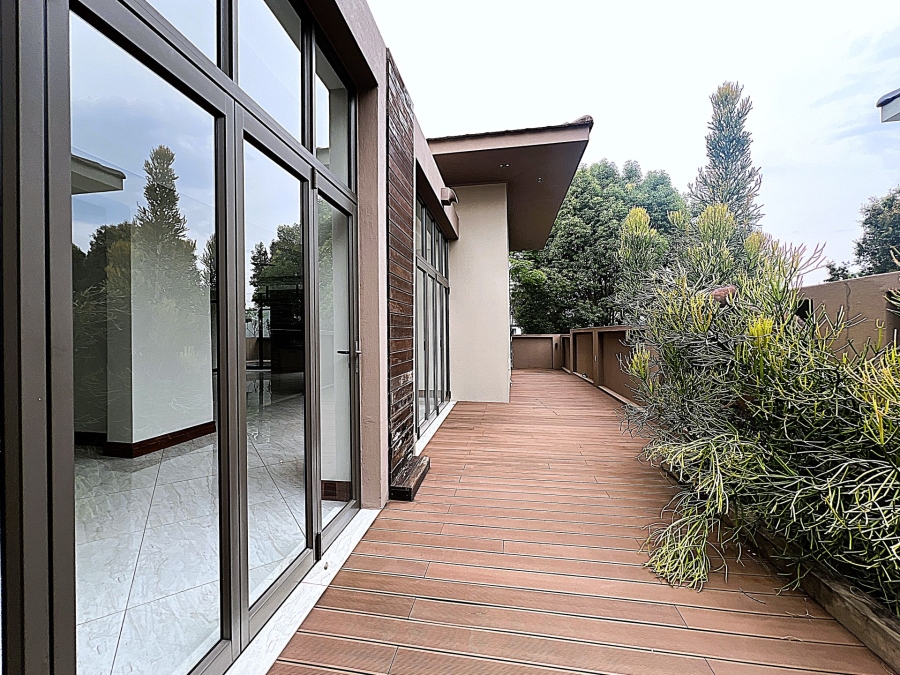 5 Bedroom Property for Sale in Lombardy Estate Gauteng