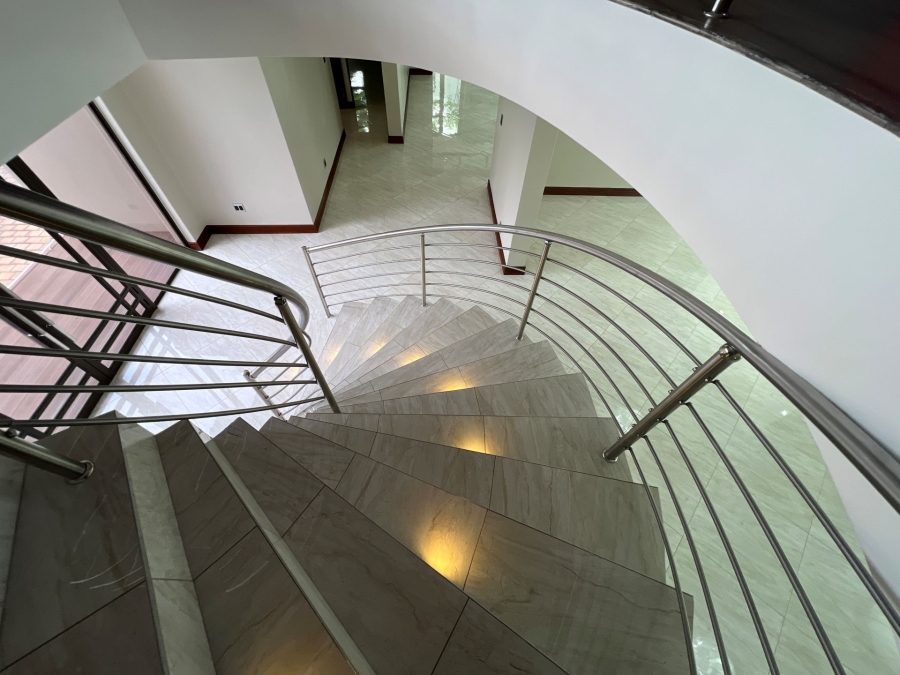 5 Bedroom Property for Sale in Lombardy Estate Gauteng