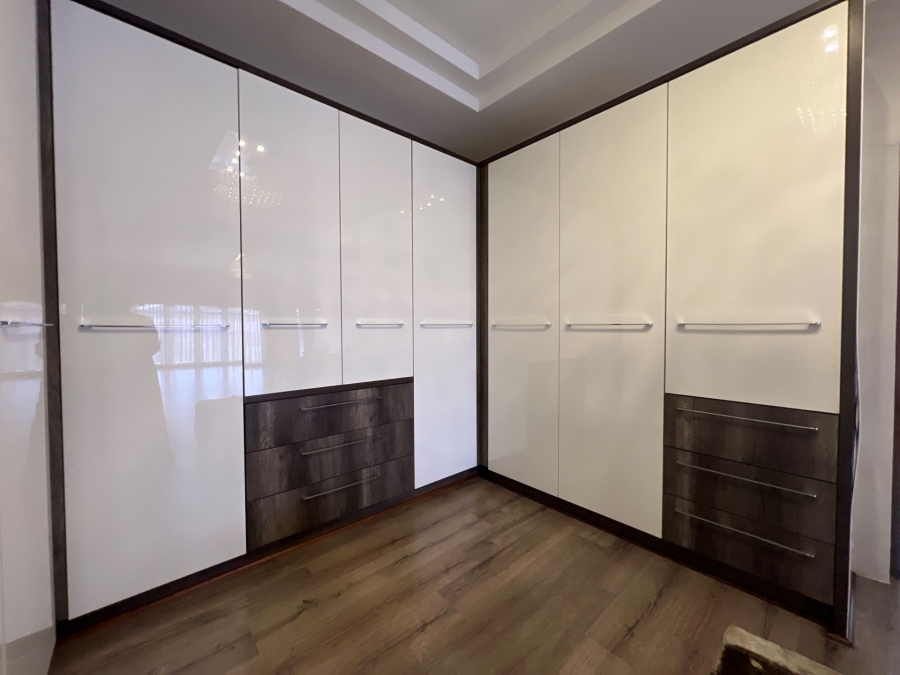 5 Bedroom Property for Sale in Lombardy Estate Gauteng