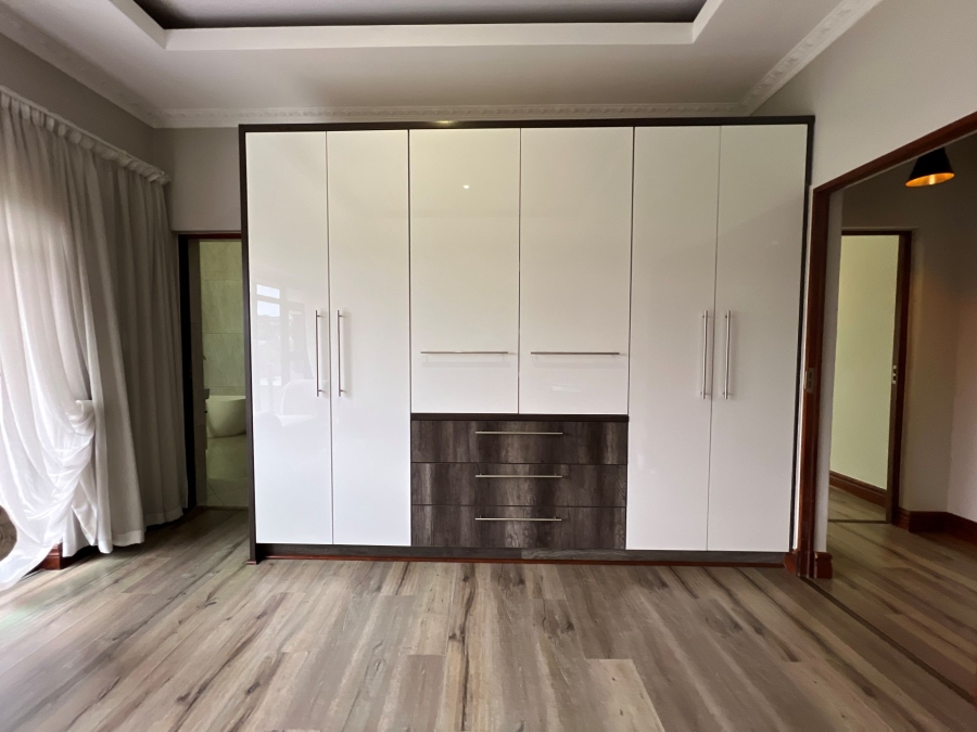 5 Bedroom Property for Sale in Lombardy Estate Gauteng