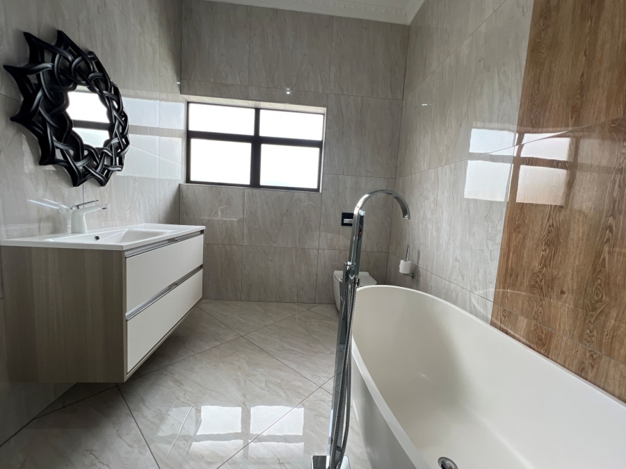 5 Bedroom Property for Sale in Lombardy Estate Gauteng