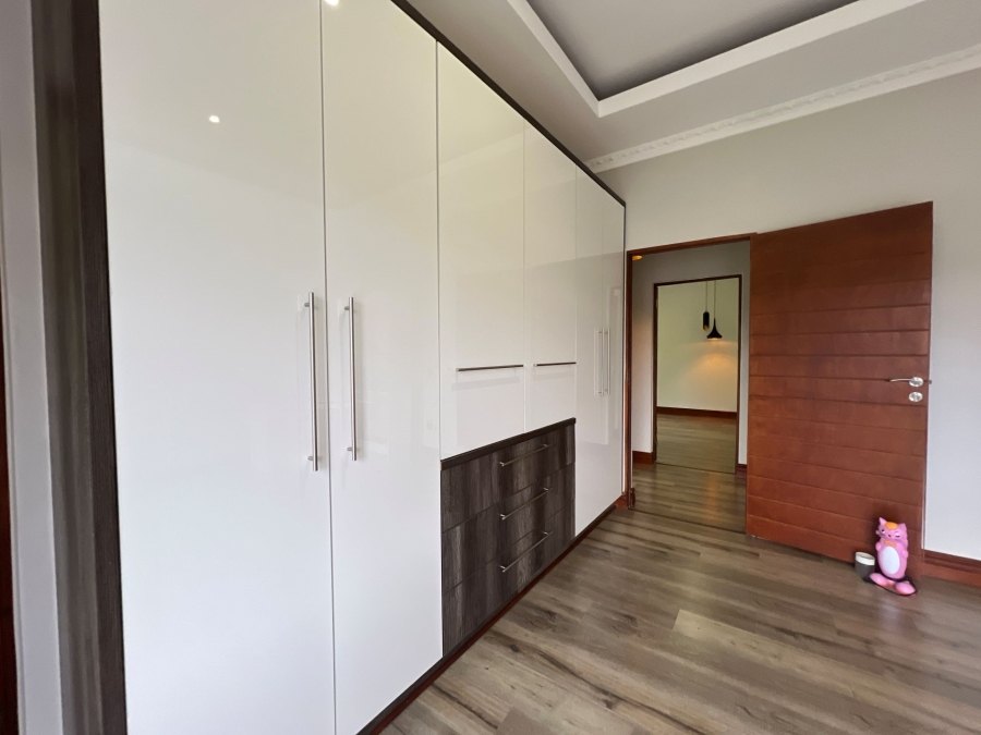 5 Bedroom Property for Sale in Lombardy Estate Gauteng