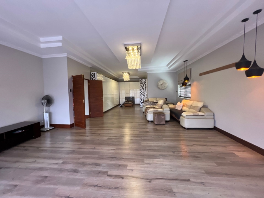 5 Bedroom Property for Sale in Lombardy Estate Gauteng