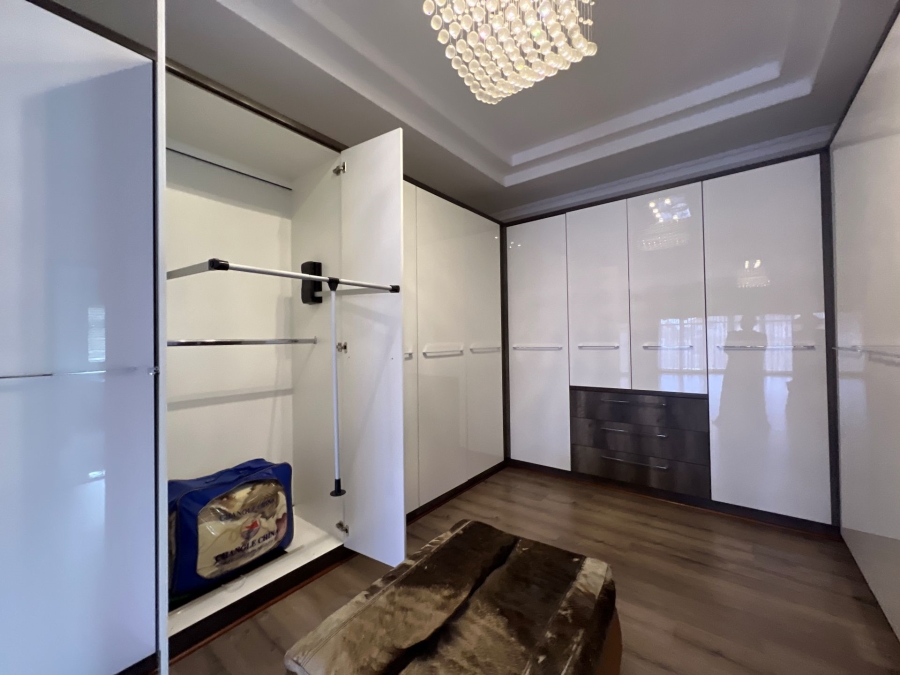 5 Bedroom Property for Sale in Lombardy Estate Gauteng