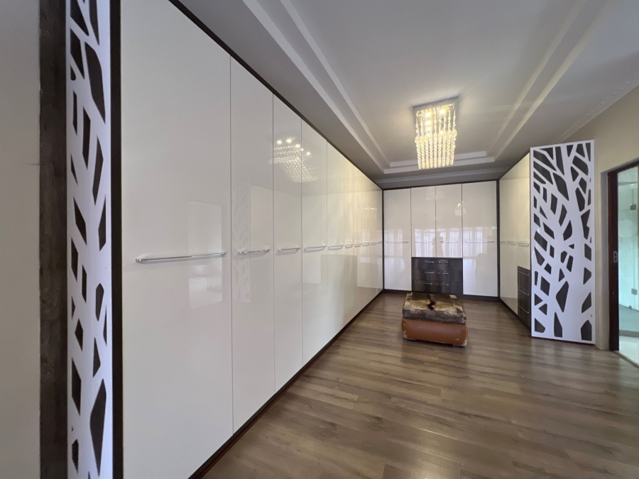 5 Bedroom Property for Sale in Lombardy Estate Gauteng