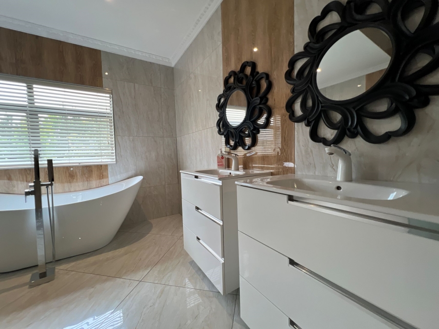 5 Bedroom Property for Sale in Lombardy Estate Gauteng