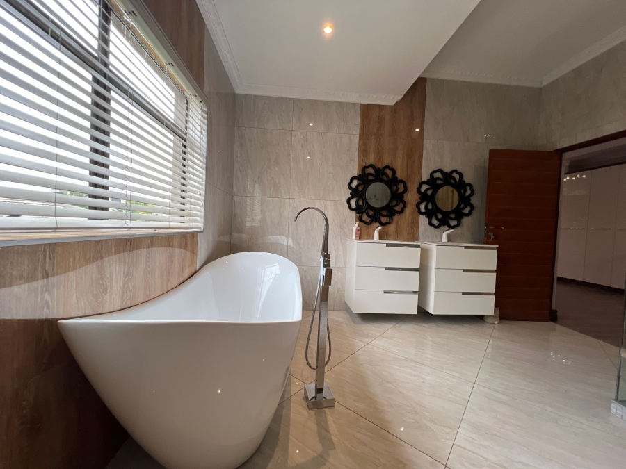 5 Bedroom Property for Sale in Lombardy Estate Gauteng