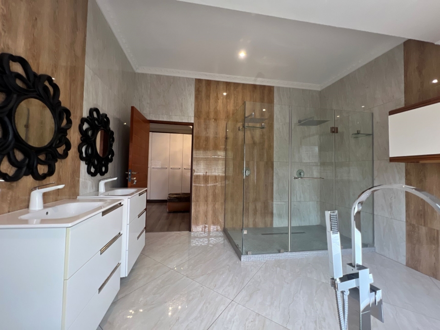 5 Bedroom Property for Sale in Lombardy Estate Gauteng