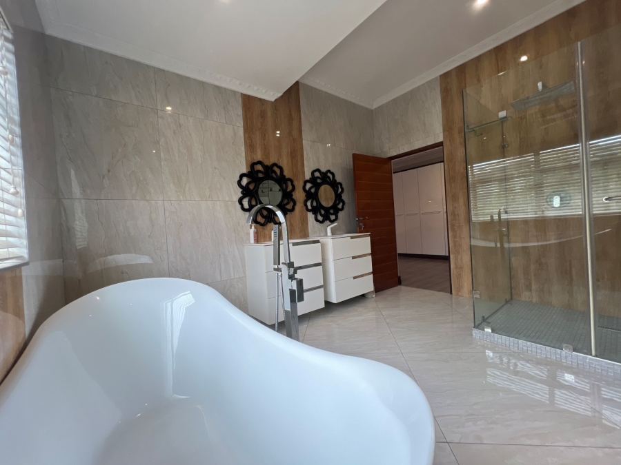 5 Bedroom Property for Sale in Lombardy Estate Gauteng