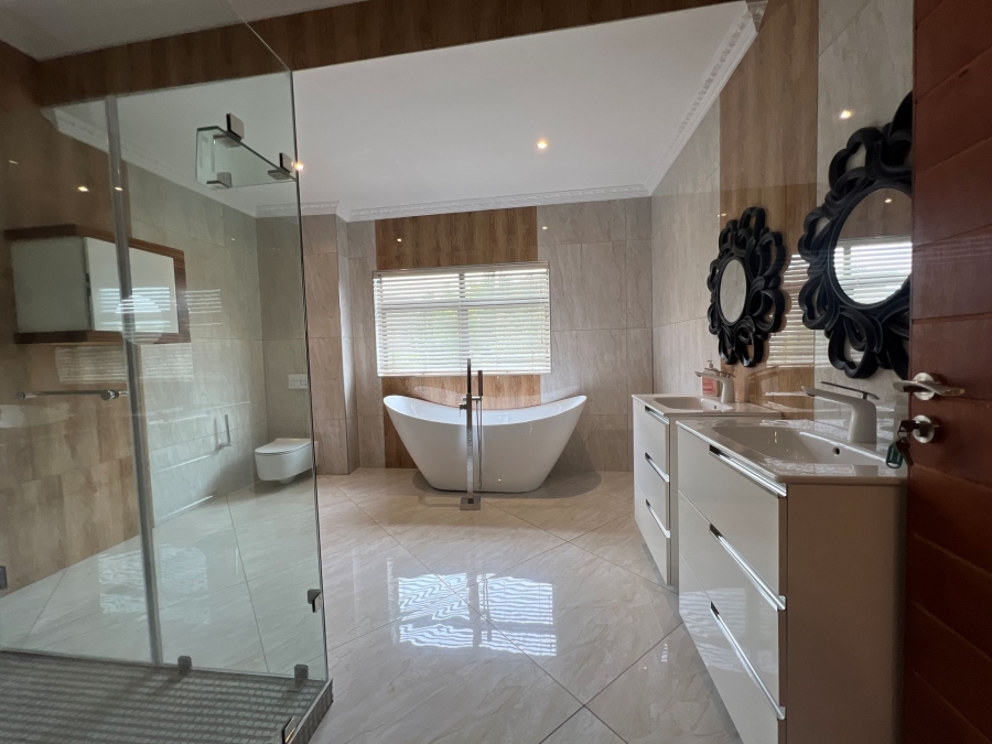 5 Bedroom Property for Sale in Lombardy Estate Gauteng