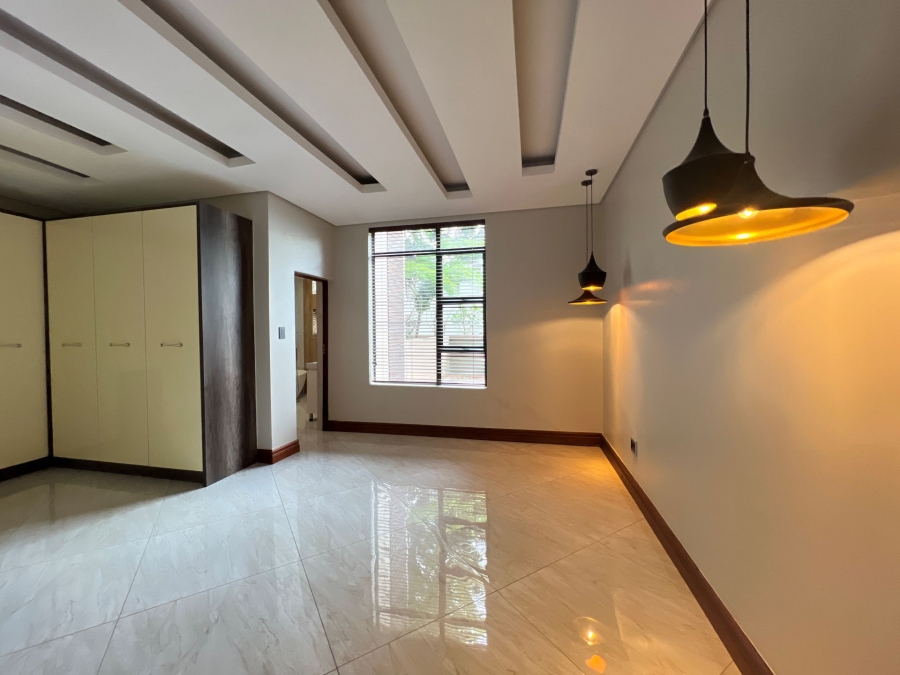 5 Bedroom Property for Sale in Lombardy Estate Gauteng