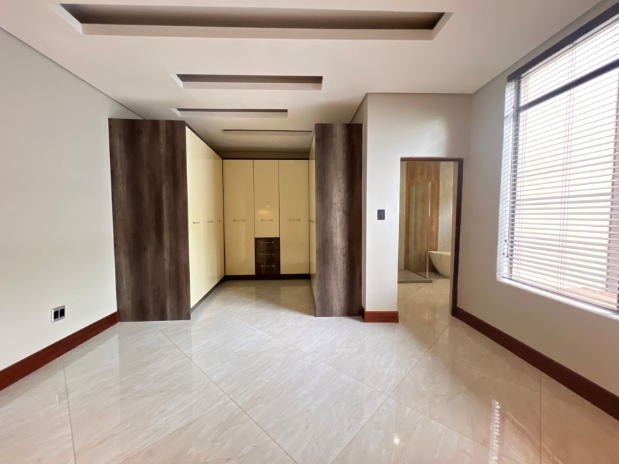 5 Bedroom Property for Sale in Lombardy Estate Gauteng