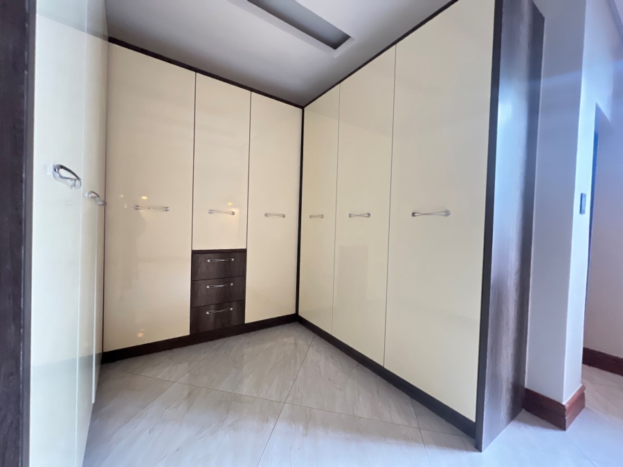 5 Bedroom Property for Sale in Lombardy Estate Gauteng