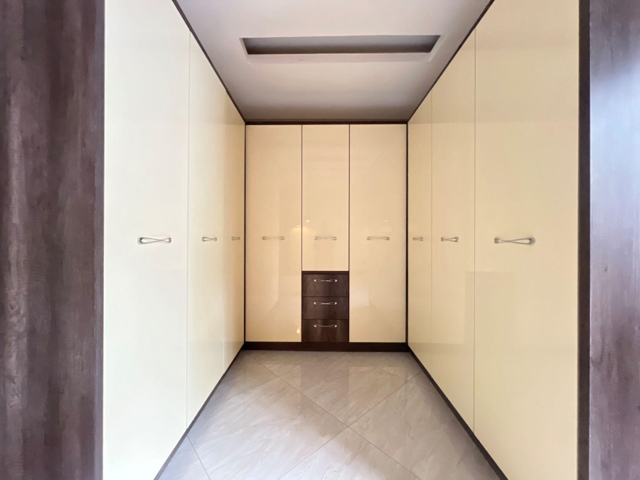 5 Bedroom Property for Sale in Lombardy Estate Gauteng