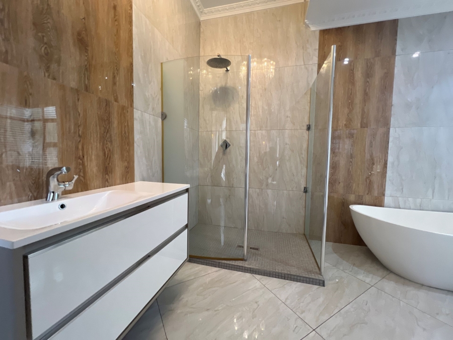 5 Bedroom Property for Sale in Lombardy Estate Gauteng