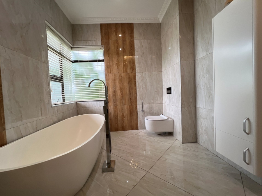 5 Bedroom Property for Sale in Lombardy Estate Gauteng