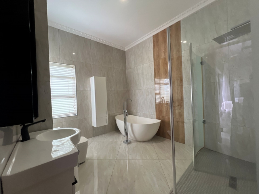 5 Bedroom Property for Sale in Lombardy Estate Gauteng