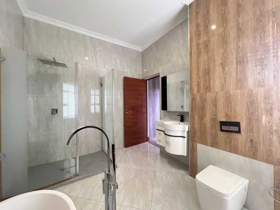 5 Bedroom Property for Sale in Lombardy Estate Gauteng