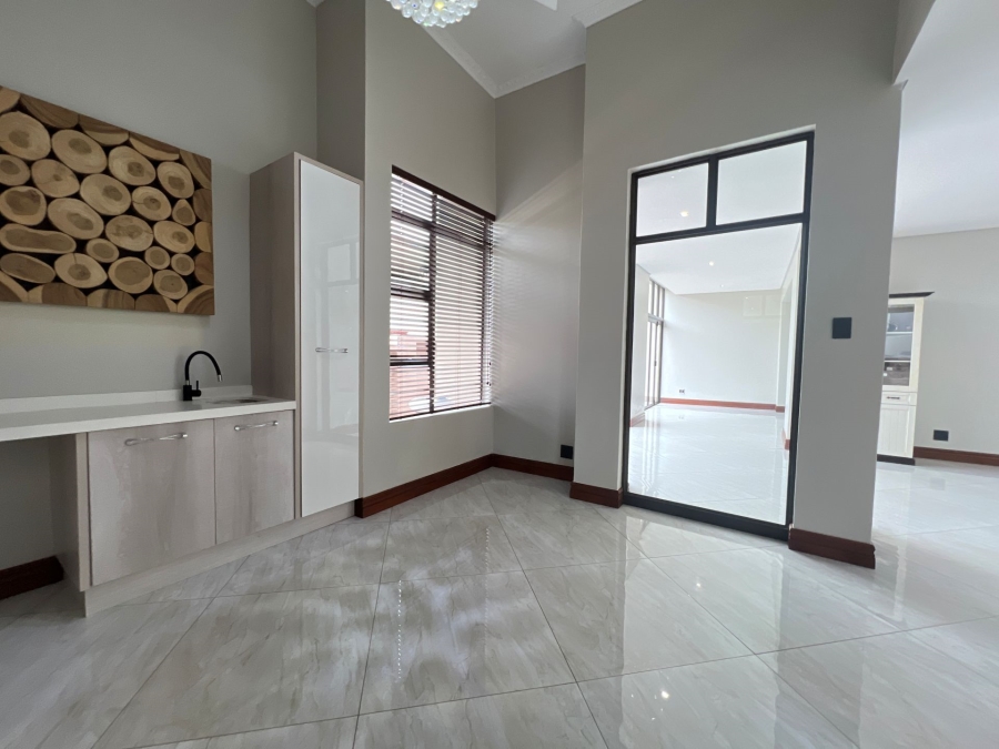 5 Bedroom Property for Sale in Lombardy Estate Gauteng