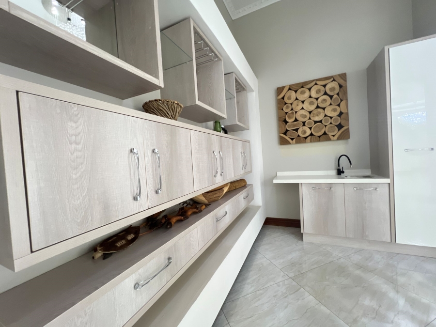 5 Bedroom Property for Sale in Lombardy Estate Gauteng