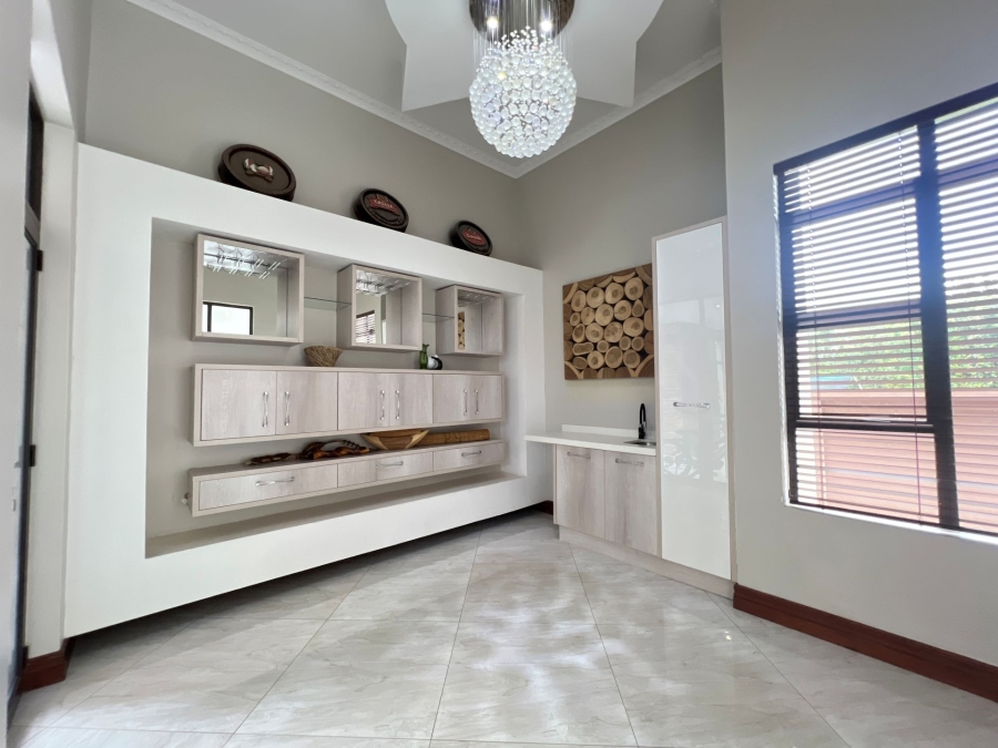 5 Bedroom Property for Sale in Lombardy Estate Gauteng