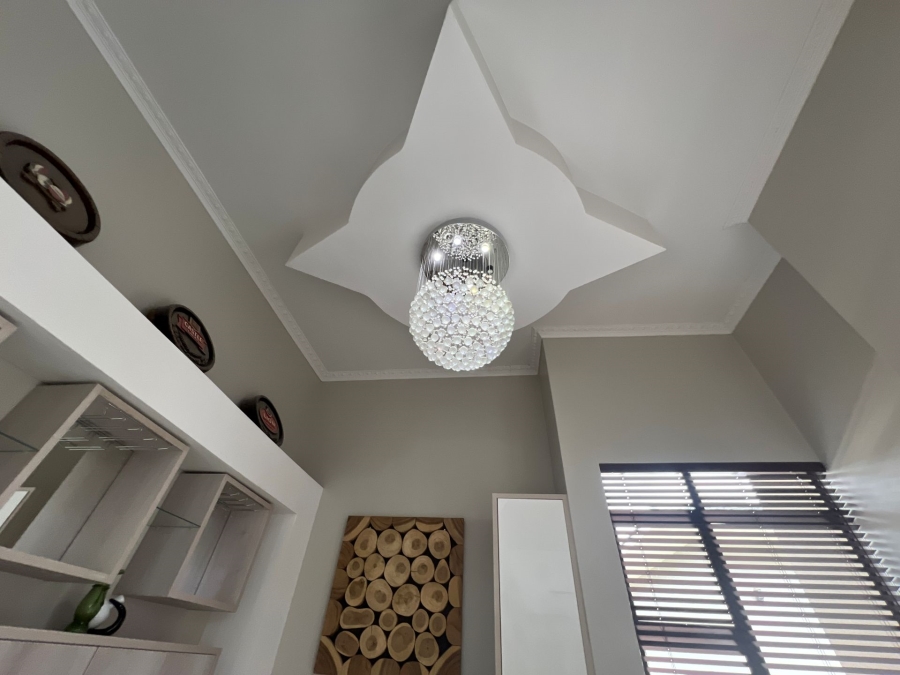 5 Bedroom Property for Sale in Lombardy Estate Gauteng