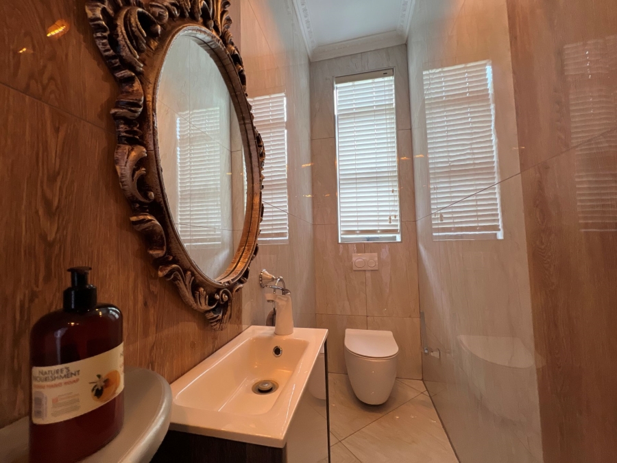 5 Bedroom Property for Sale in Lombardy Estate Gauteng