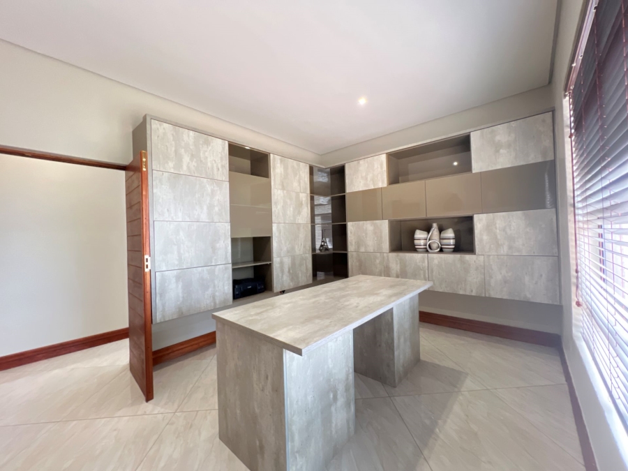 5 Bedroom Property for Sale in Lombardy Estate Gauteng