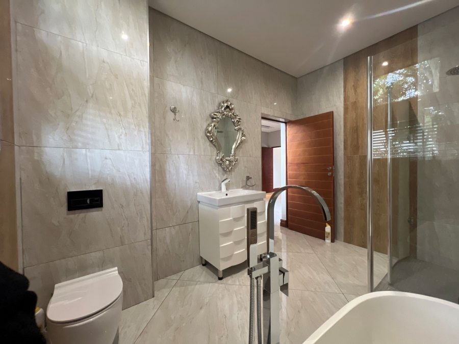 5 Bedroom Property for Sale in Lombardy Estate Gauteng