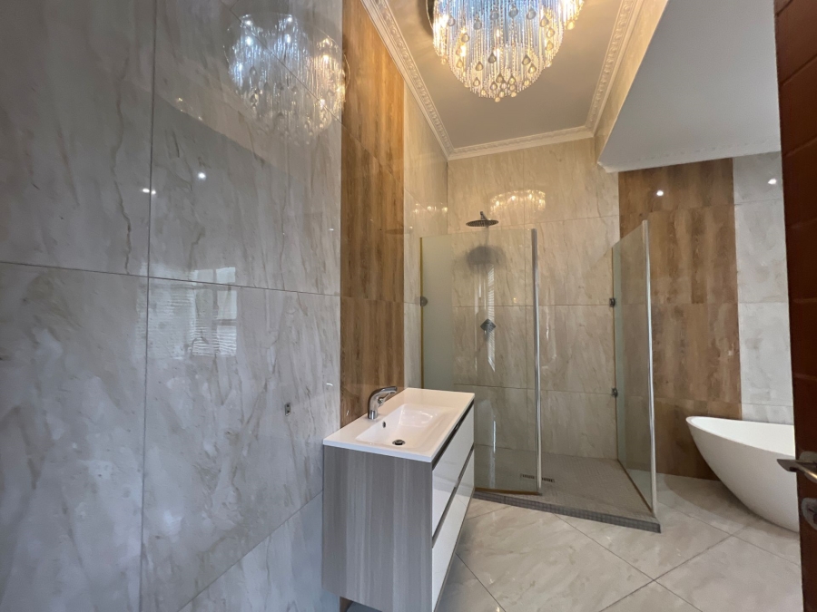 5 Bedroom Property for Sale in Lombardy Estate Gauteng