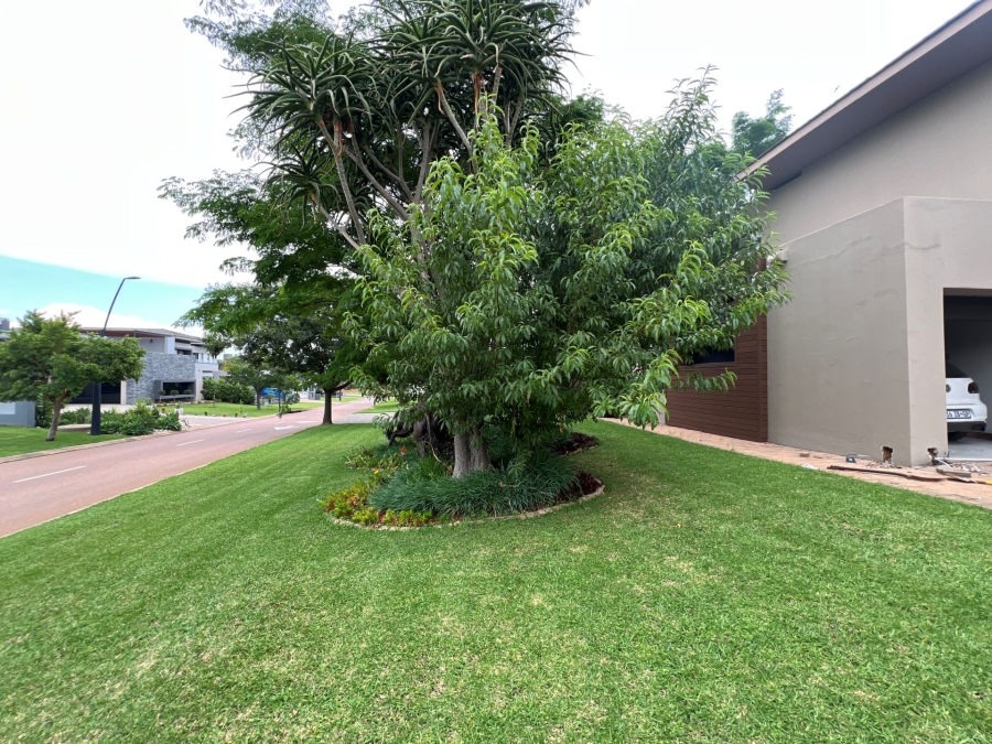 5 Bedroom Property for Sale in Lombardy Estate Gauteng